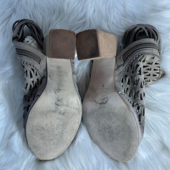 Anthro Jeffrey Campbell Ottawa Taupe Perforated Suede Slingback Heels Sz 7 - Picture 4 of 5